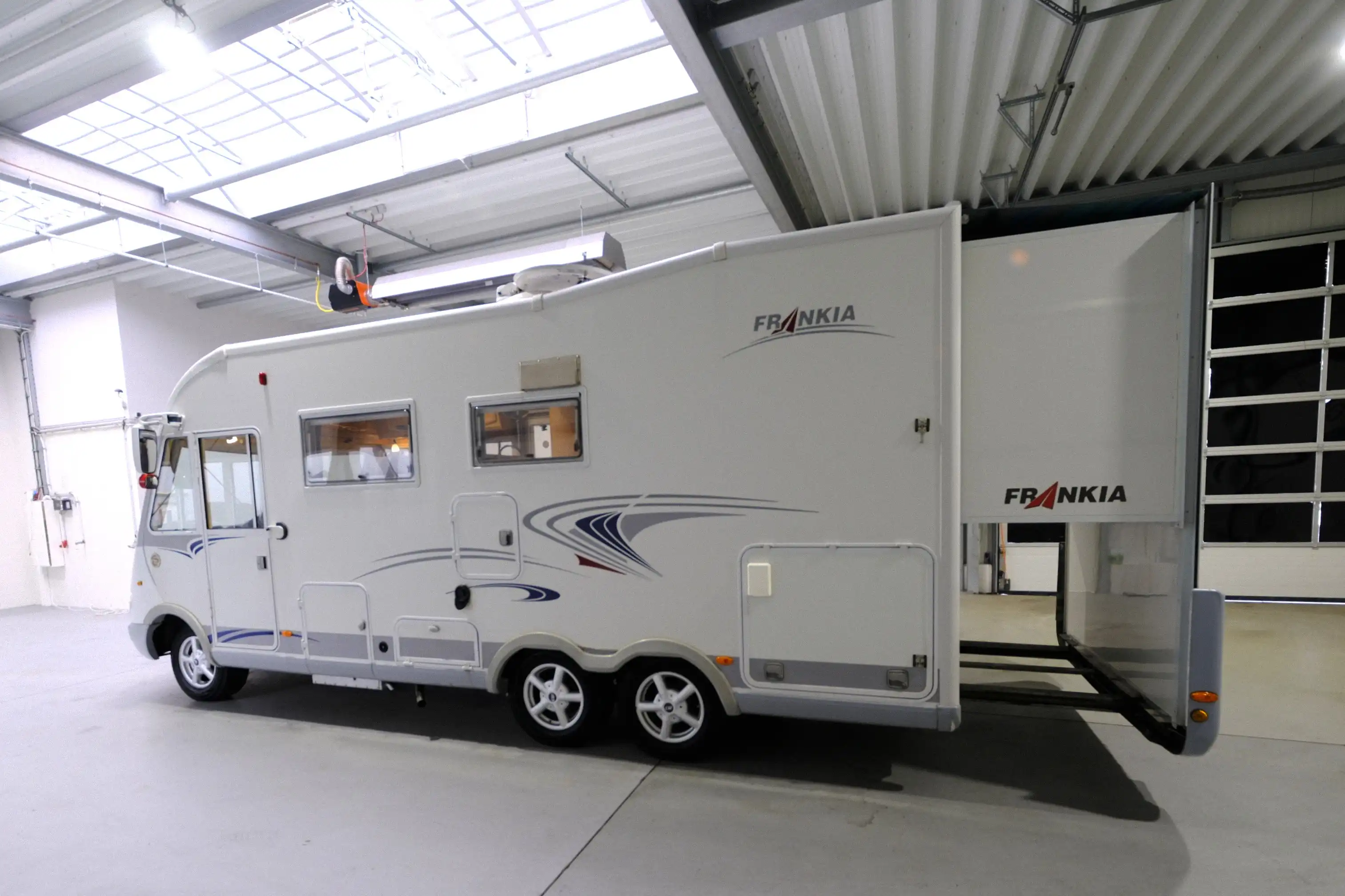FRANKIA I 650 QS Holiday Class